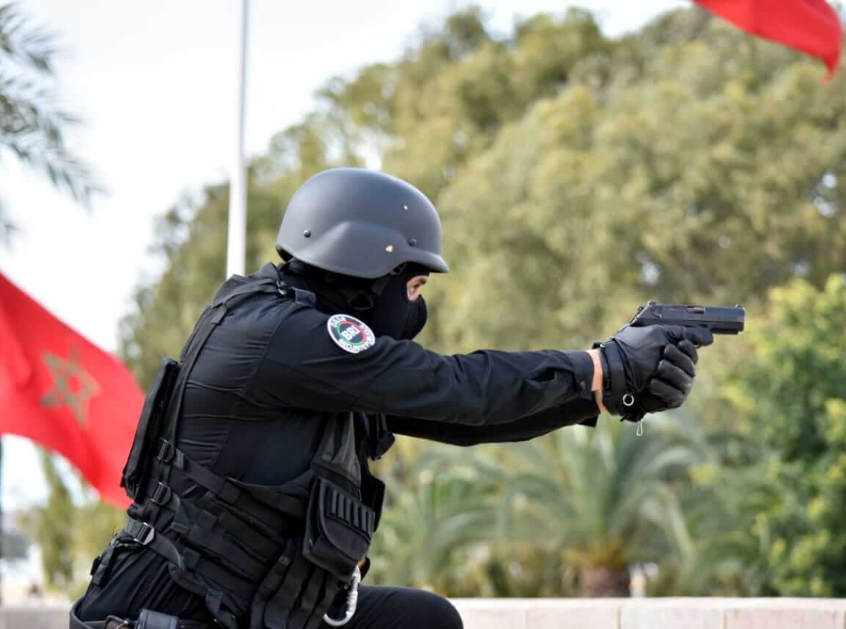 شرطي بالبيضاء يستخدم سلاحه الوظيفي لتوقيف شخص عرض حياة المواطنين وسلامة موظفي الشرطة للخطر